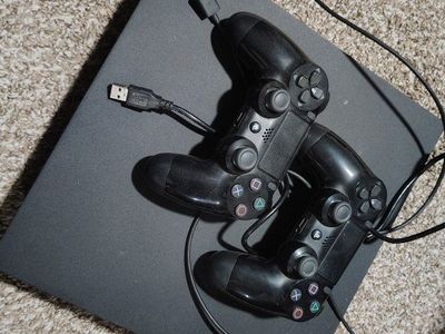 Sony PlayStation 4 Pro Console (LOOKING FOR NINTENDO SWITCH, TRADE AVAILABLE)