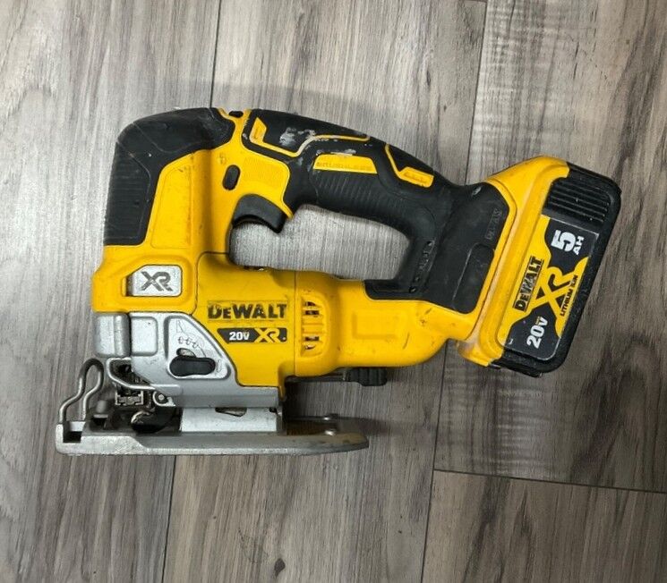 DEWALT DCS334 JIGSAW