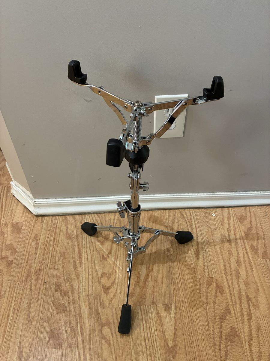 Tama HS30TP Practice Pad Stand for 6” to 10” Inch Practice Pads (or snare drums 6”-10”)
