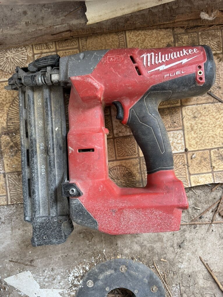 M18 Brad Nail Gun Milwaukee