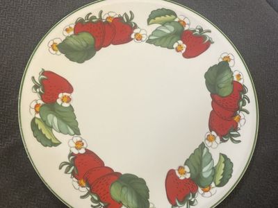 Villeroy & Boch 'Dessin Original' Strawberry Porcelain Plate Made in Luxembourg