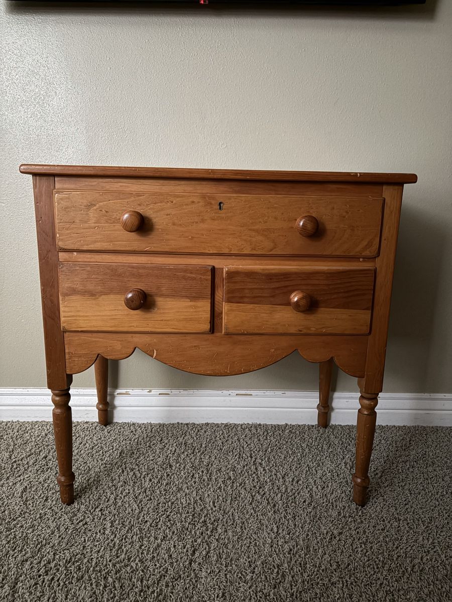 Vintage Wooden Dresser Side Table with 3 Drawers - Scalloped Skirt Accent