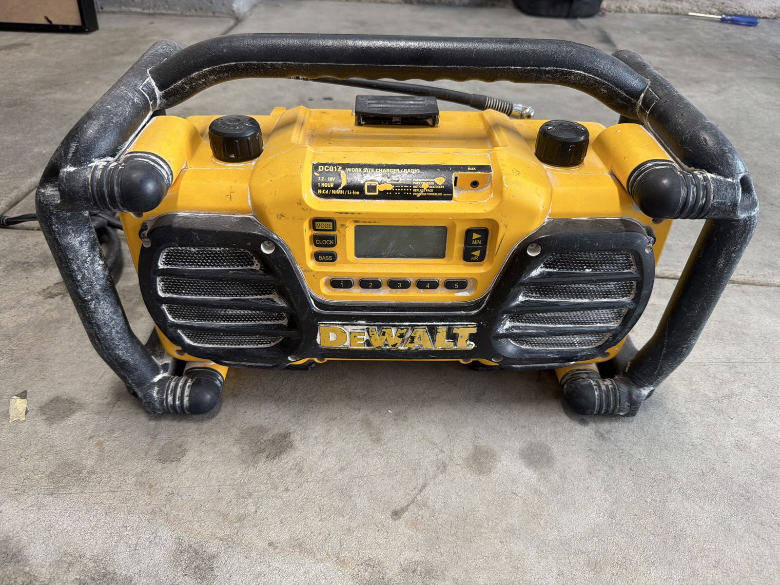 DEWALT DC012 Worksite Charger Radio AM/FM Corded Heavy Duty Jobsite Stereo