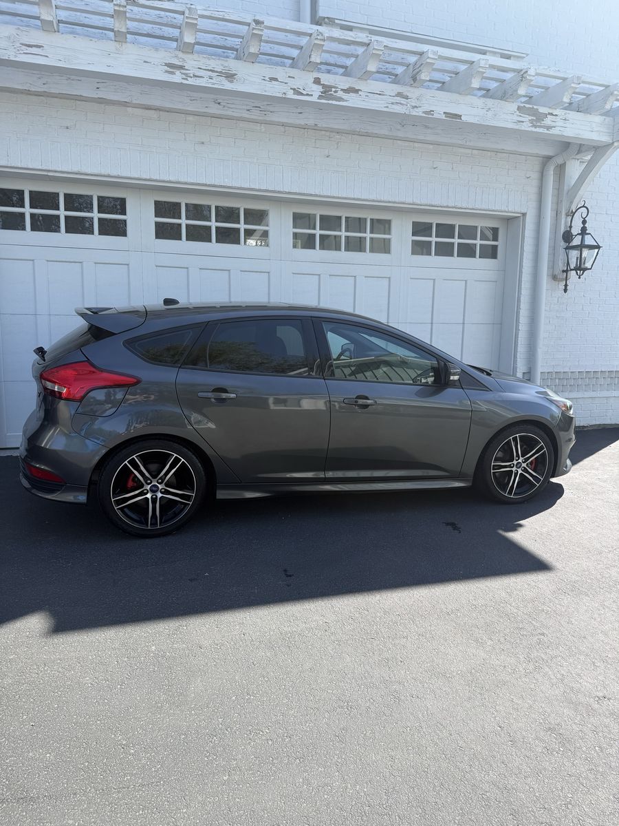 2017 Ford Focus ST
