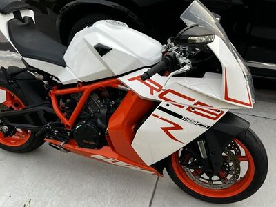 2012 KTM rC8R