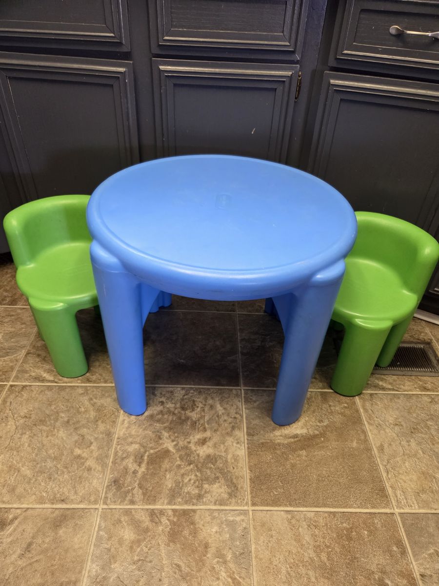 Little Tikes Bright 'n Bold Table & Chairs set