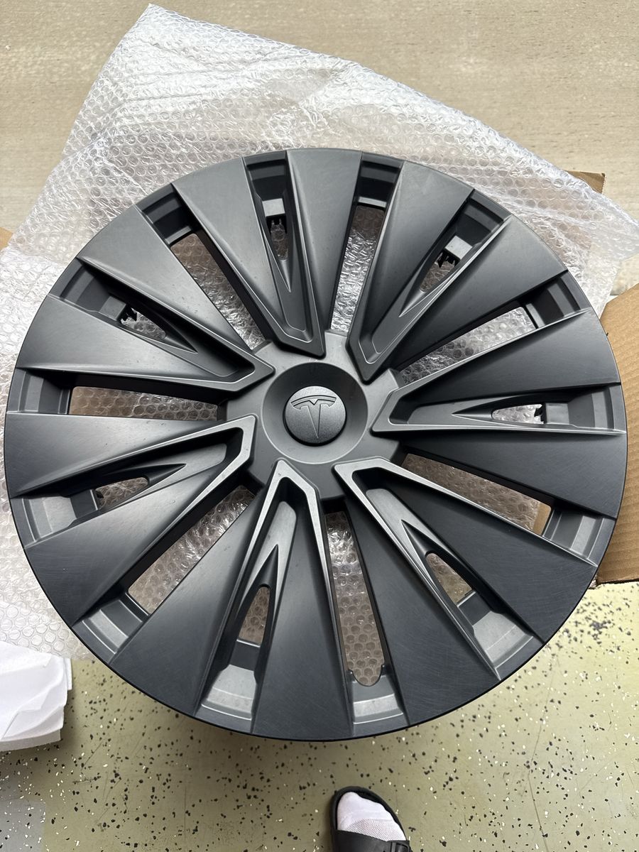 Tesla Model Y 19”Aero Wheel Cover Black set of 4