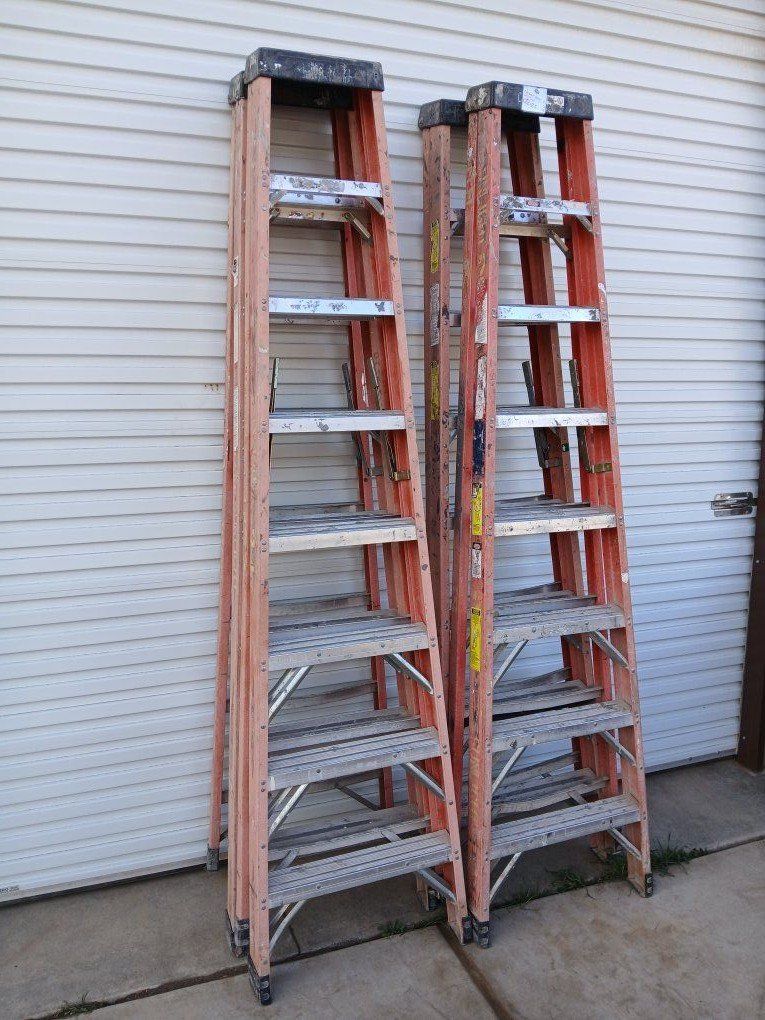 White Cap 300lbs 8' Fiberglass Step-Ladders