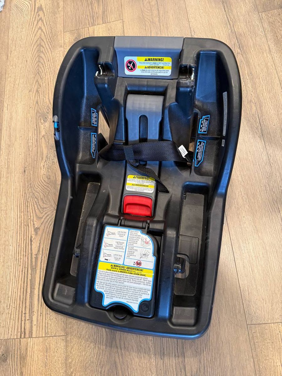 Graco SnugRide SnugLock 35 LX car seat + 2 bases