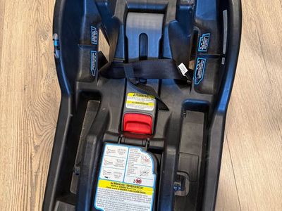 Graco SnugRide SnugLock 35 LX car seat + 2 bases