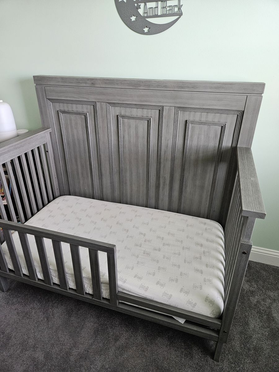 Crib/ toddler bed