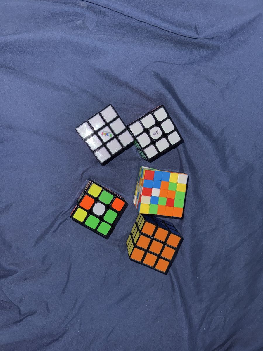 Lot of 5 Rubik's Cubes
