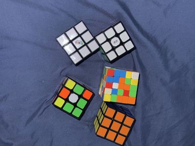 Lot of 5 Rubik's Cubes