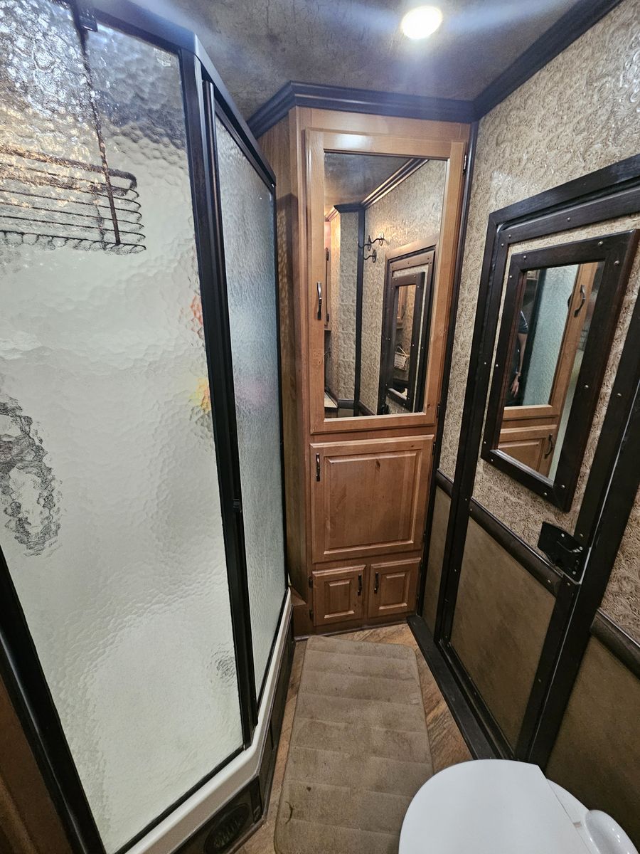Main image 19