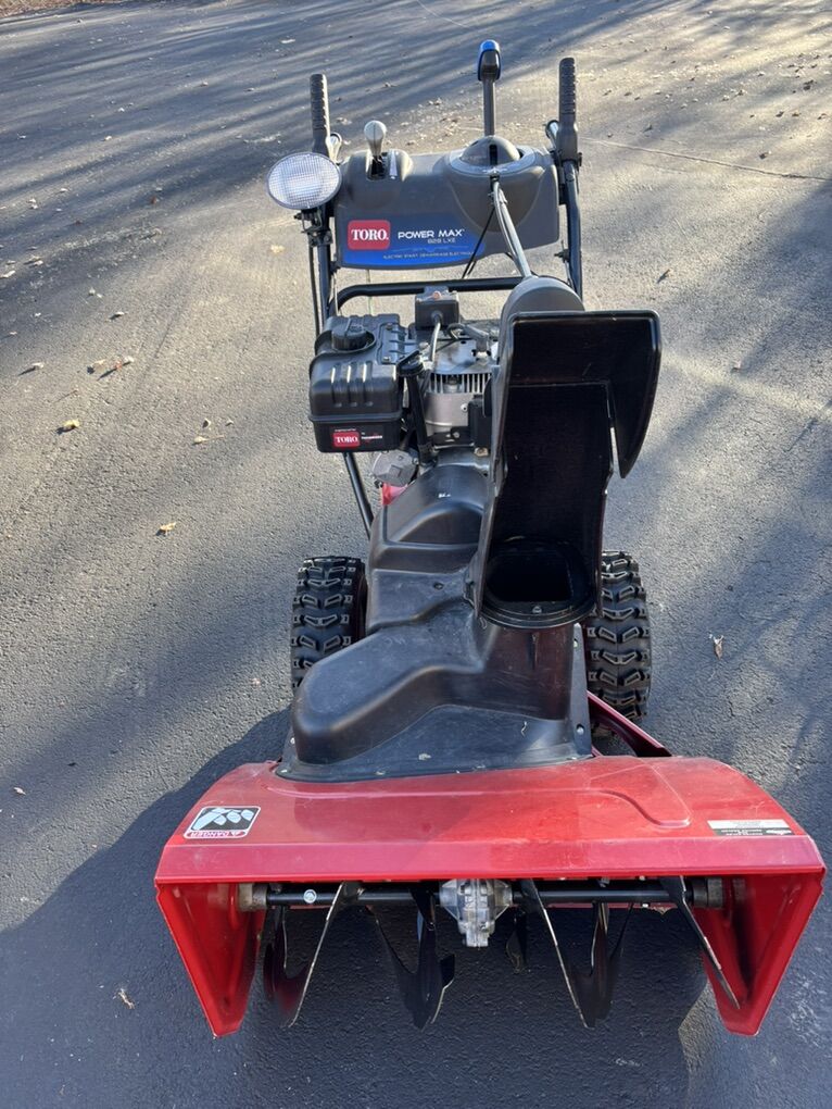 Toro 828XLE Powerful Snowblower 2stage