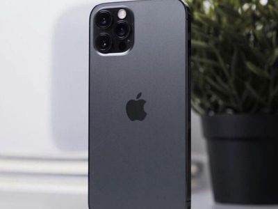 iphone 12 Pro 128 GB UNLOCKED + Full Accessories Bundle worth $75