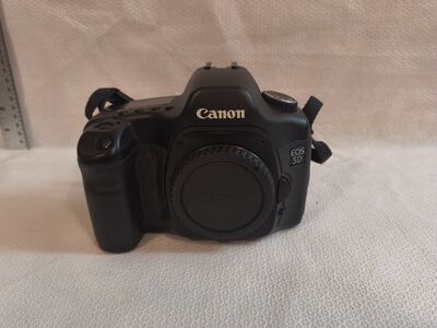 Canon EOS 5D Mark I - 12.8MP EF Digital Camera