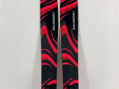 2027 Salomon QST 106 w/ Salomon Strive 13 Demo Bindings