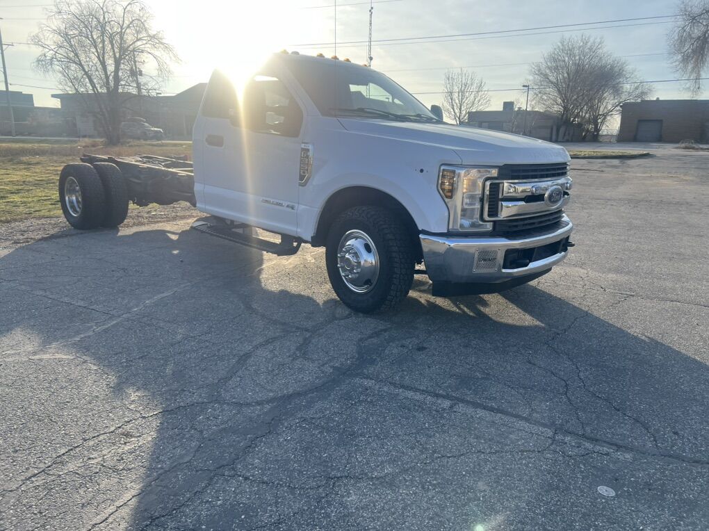 2019 Ford F350 Super Duty Cabin Chassis