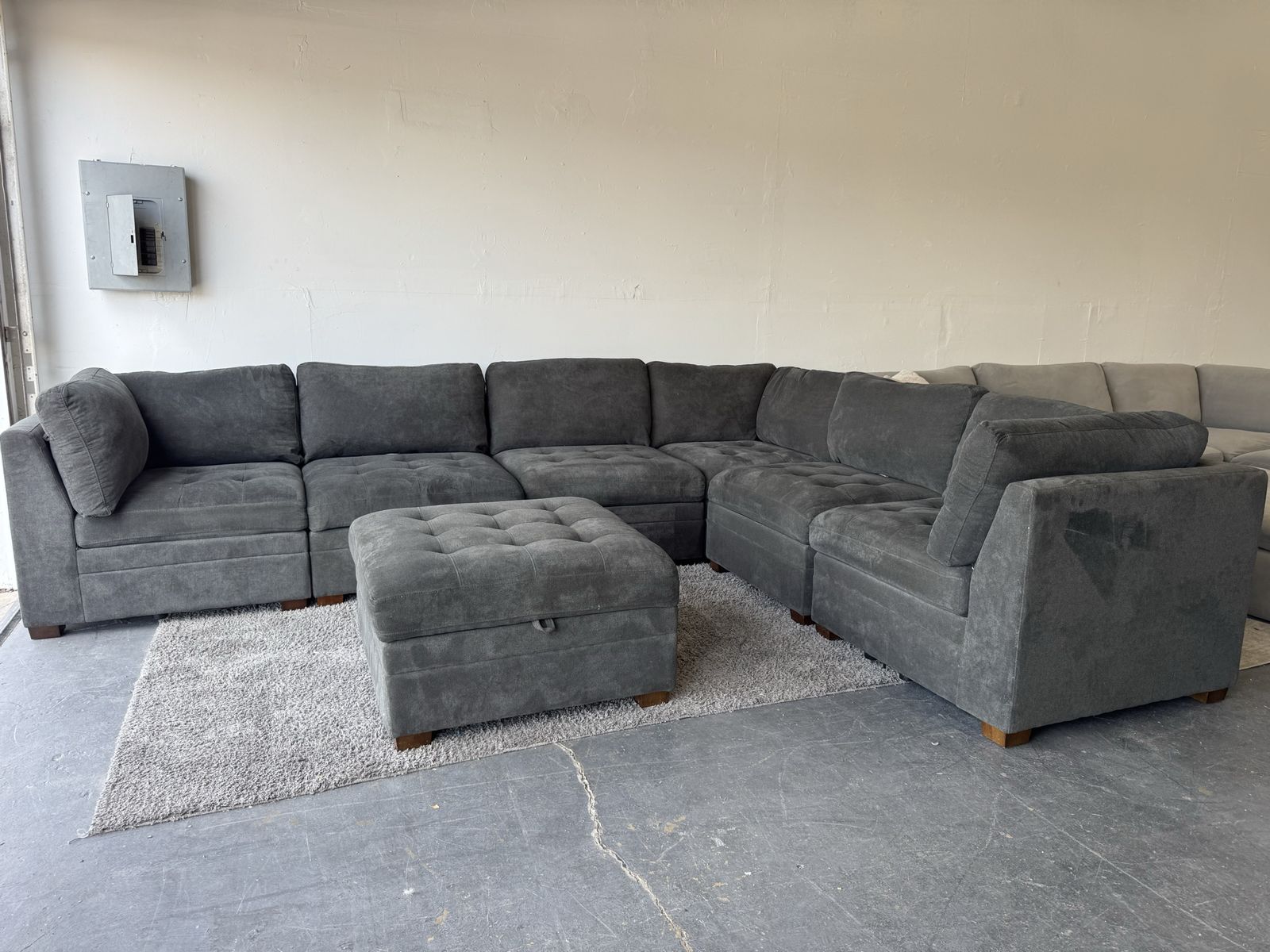 GRAY COSTCO MODULAR SECTIONAL SOFA COUCH & OTTOMAN