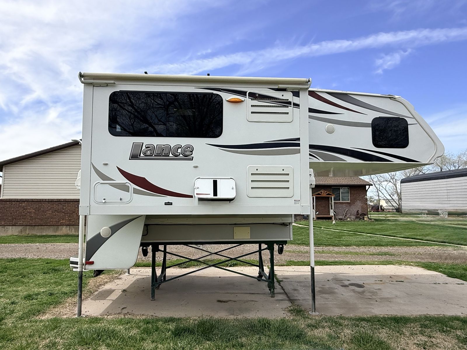 2016 Lance 995 Camper