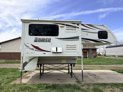 2016 Lance 995 Camper