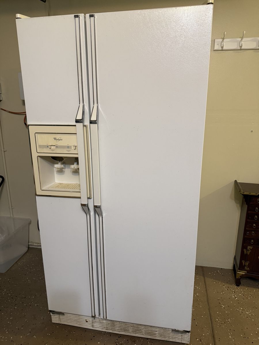 Refrigerator - side by side -- FREE