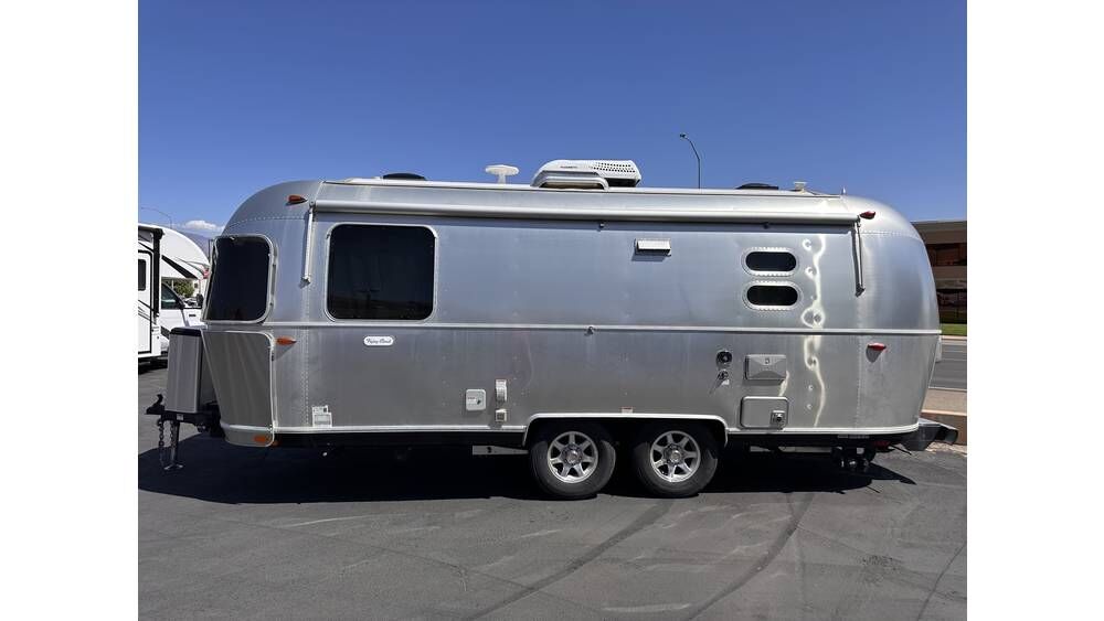 2022 Airstream Flying Cloud 23FB