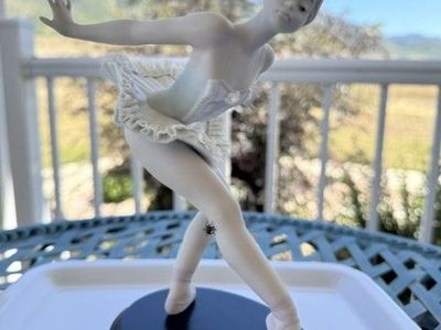 Lladro Ballerina "Curtain Call", #5814 with Box! - READ