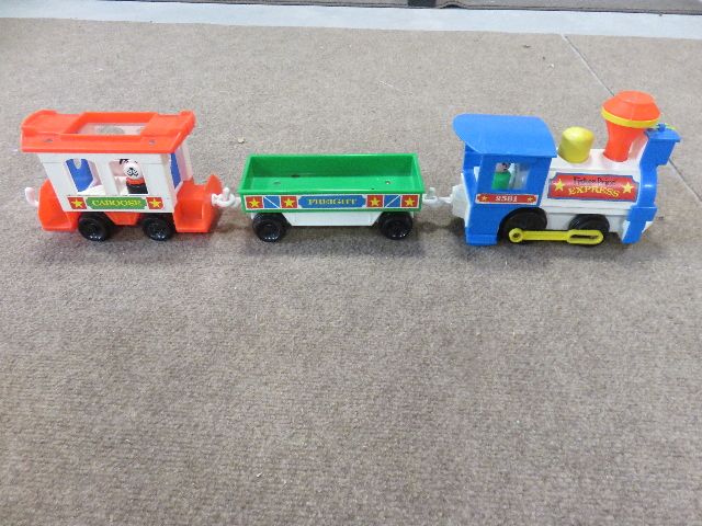 VINTAGE 1990 FISHER PRICE EXPRESS TRAIN - WITH PULL CORD STILL ATTACHED!