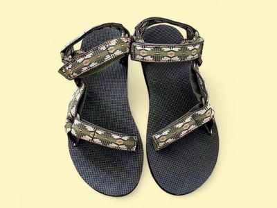 Teva Women's Original Universal Sandal S/N 1003987 Model F60121A Women’s Size 8