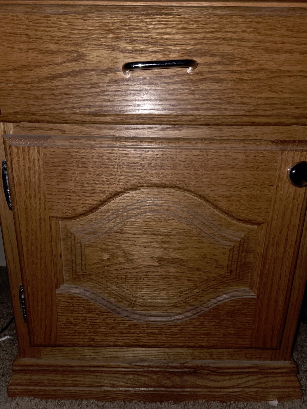 Queen bed and 2 night stands