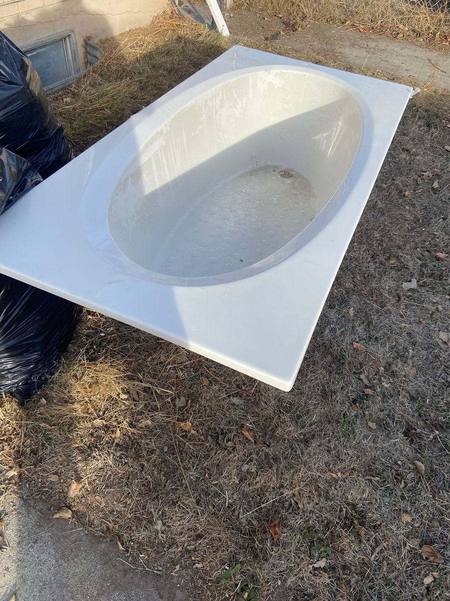 Oversized fiberglass bath tub, bathtub