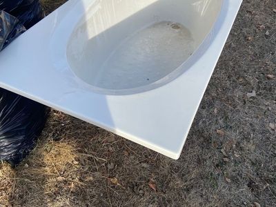 Oversized fiberglass bath tub, bathtub
