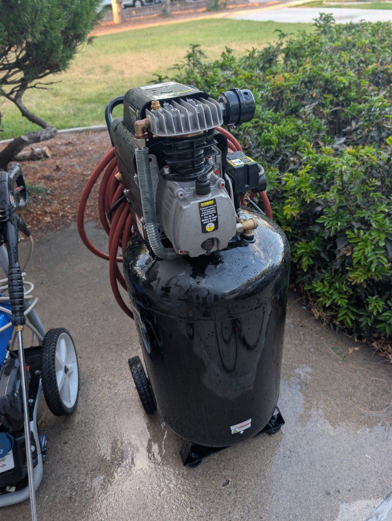 Maximum 21-Gallon 2.5 HP 125 PSI Vertical Air Compressor