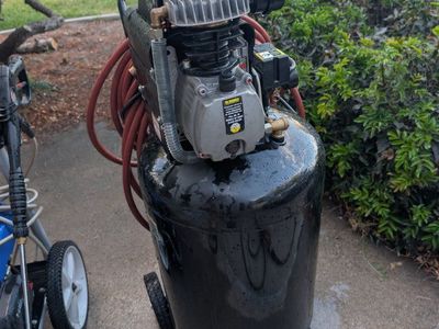 Maximum 21-Gallon 2.5 HP 125 PSI Vertical Air Compressor