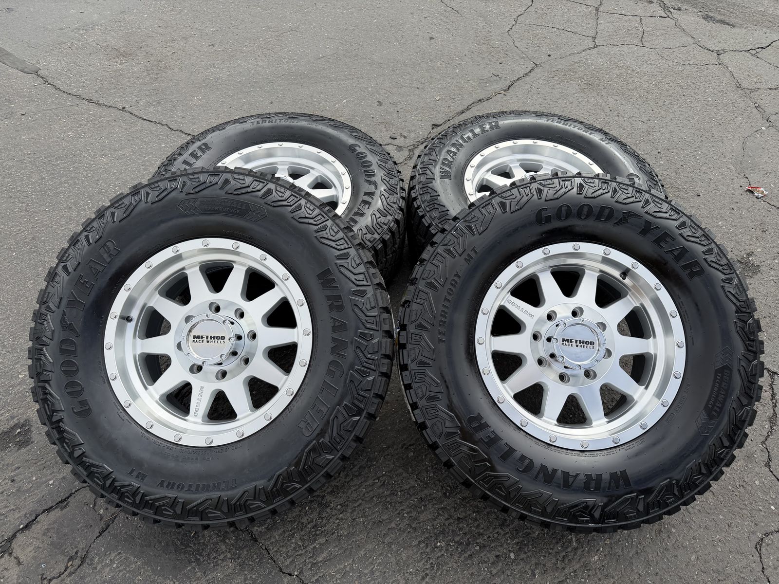 New Silver Method MR301 LT305/70r18 Goodyear Ford