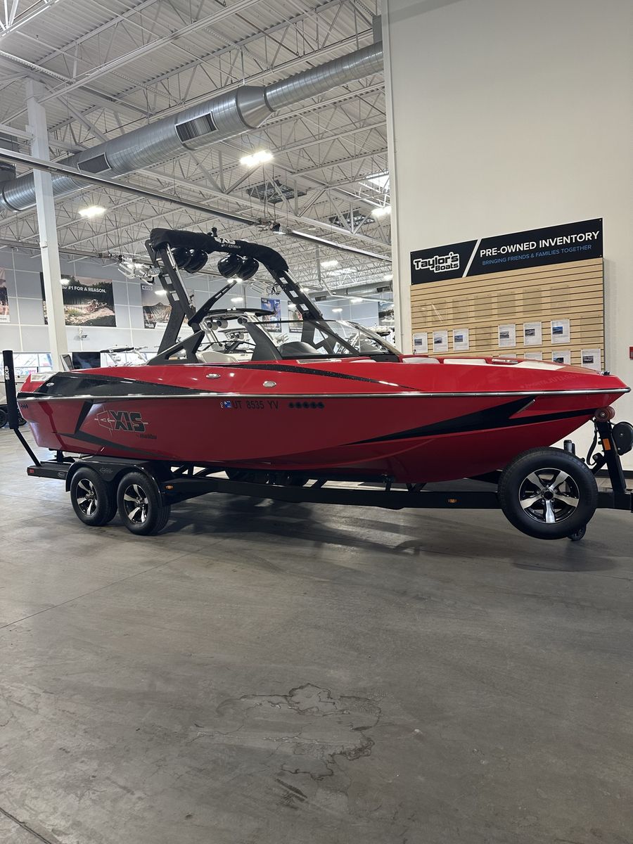 2016 Axis T22 Surf Boat
