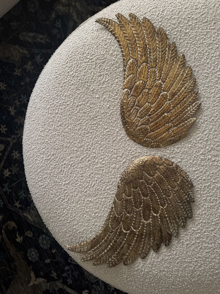 Gold wings wall decor