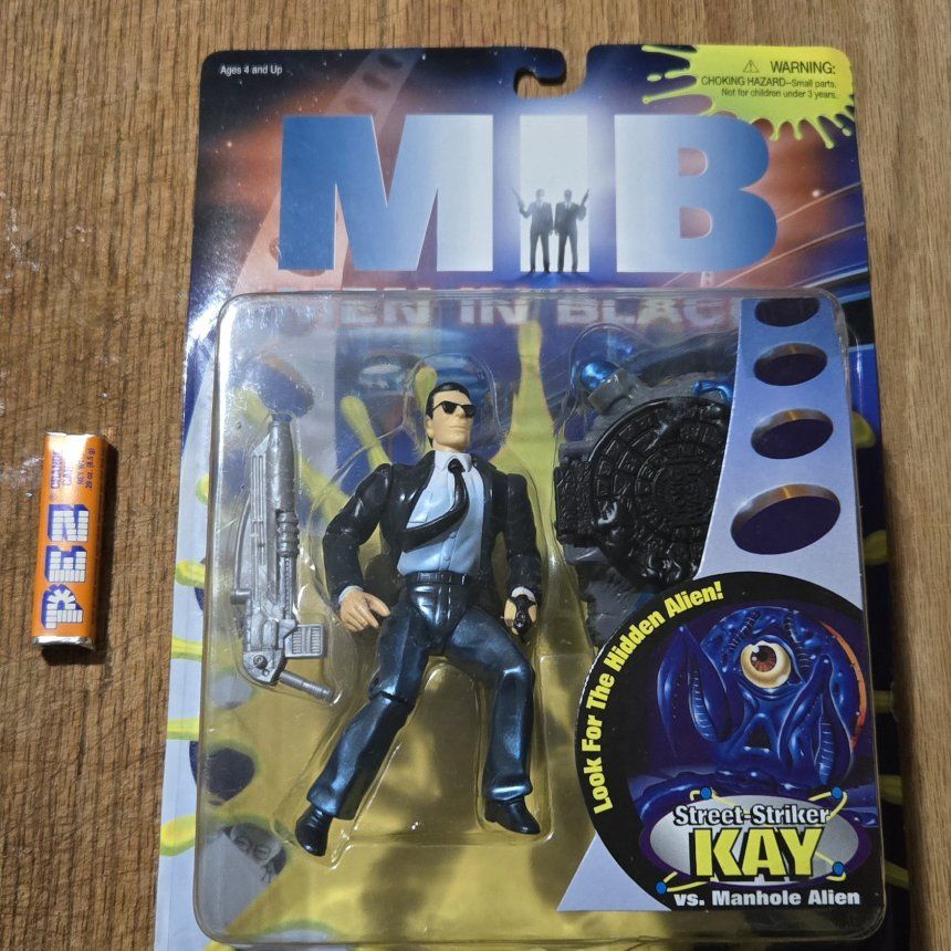 MIB action figure, Kay vs manhole alien