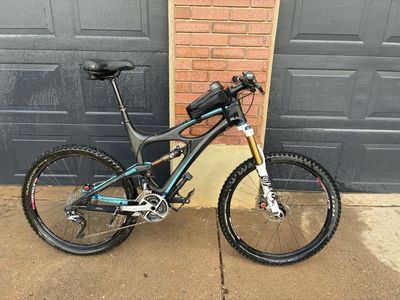 Ibis Mojo SL-R Carbon Full Suspension Mountain Bike – Large – High-End Build