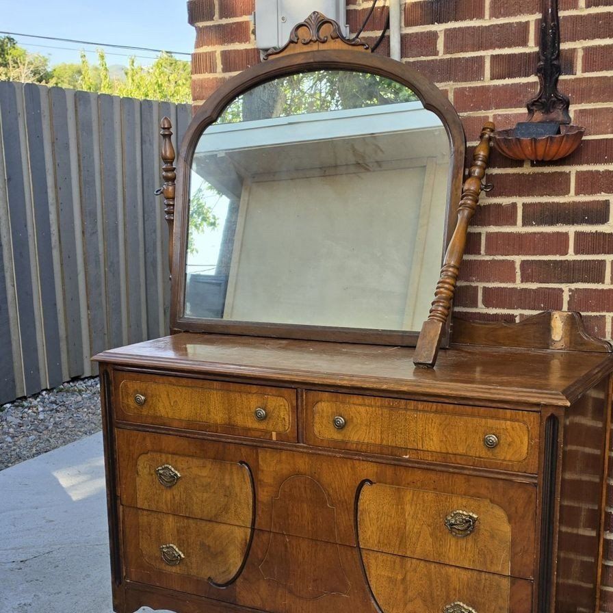 Antique 4 Drawer Dresser 