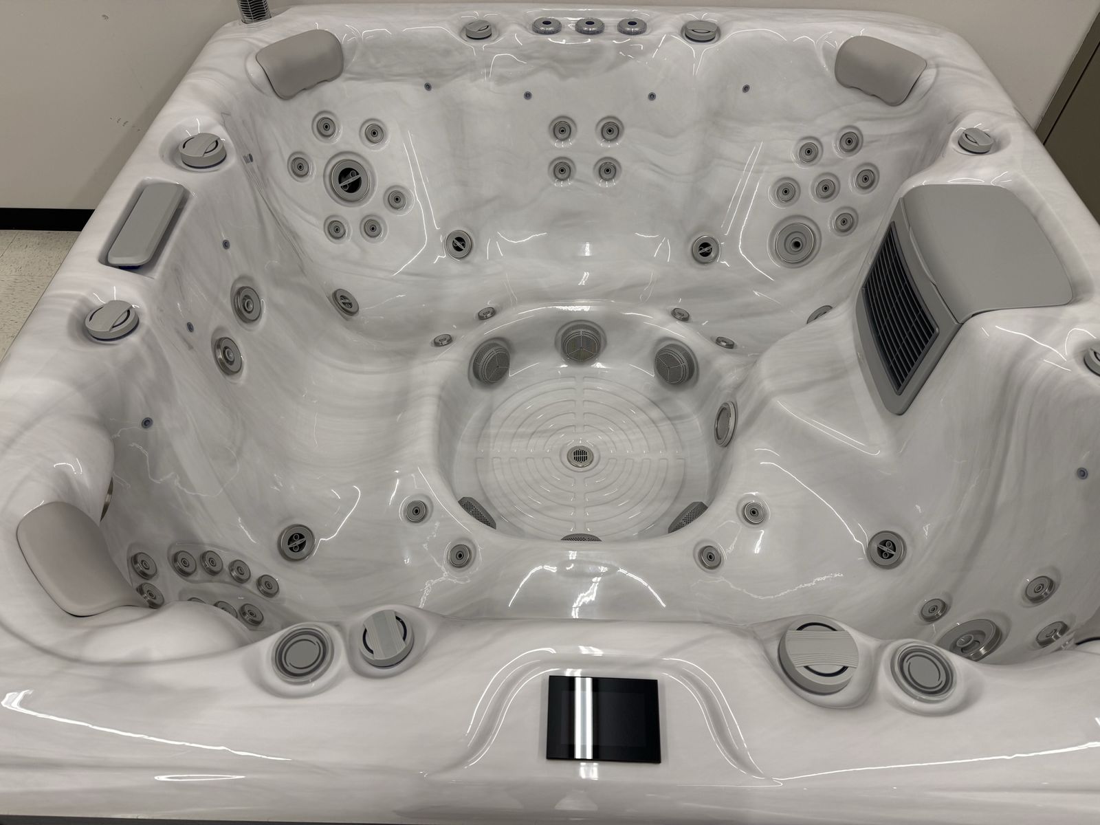New fully loaded hot tub