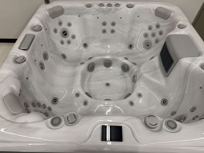 New fully loaded hot tub