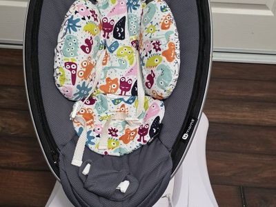 4 Mom Mamaroo infant swing