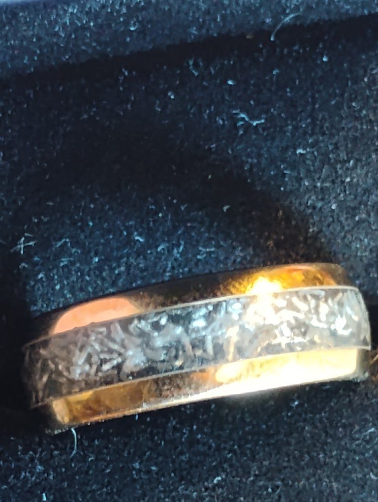 Men's Gold & Gray Patterned meteorite Band Tuncstun Ring
