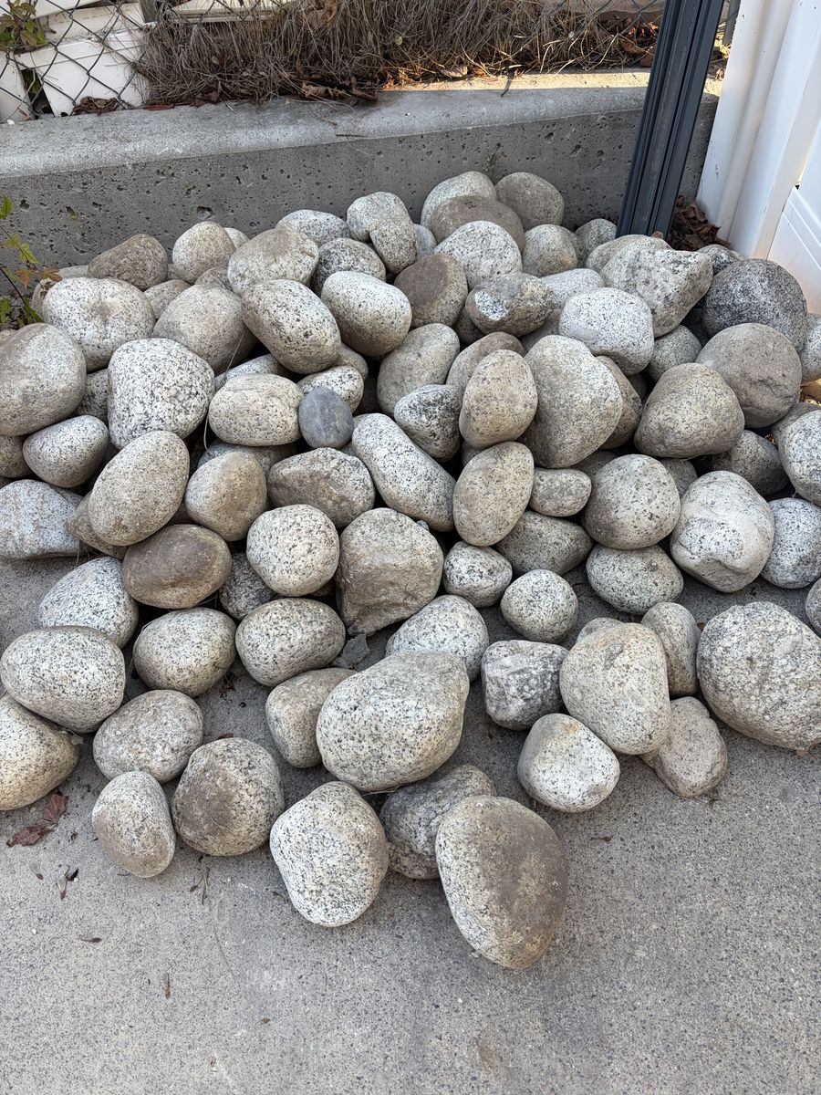 Free rocks must come get