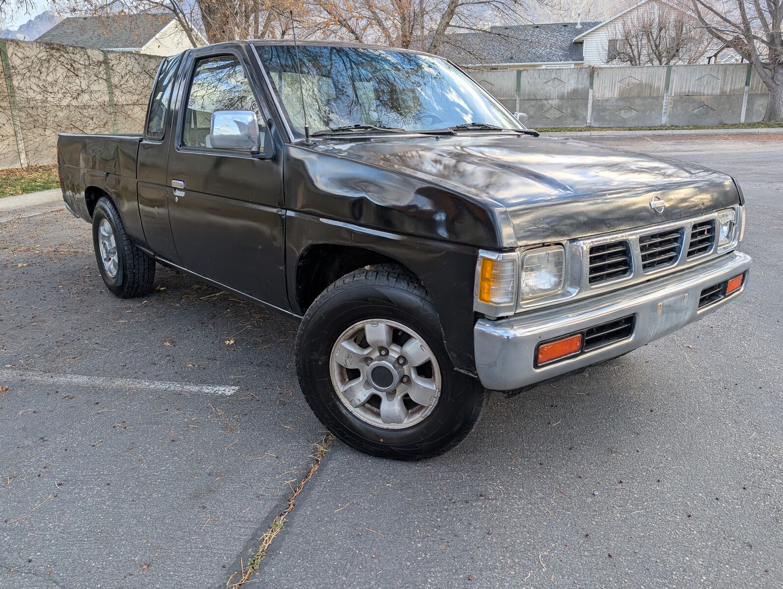 1997 NISSAN TRUCK SE