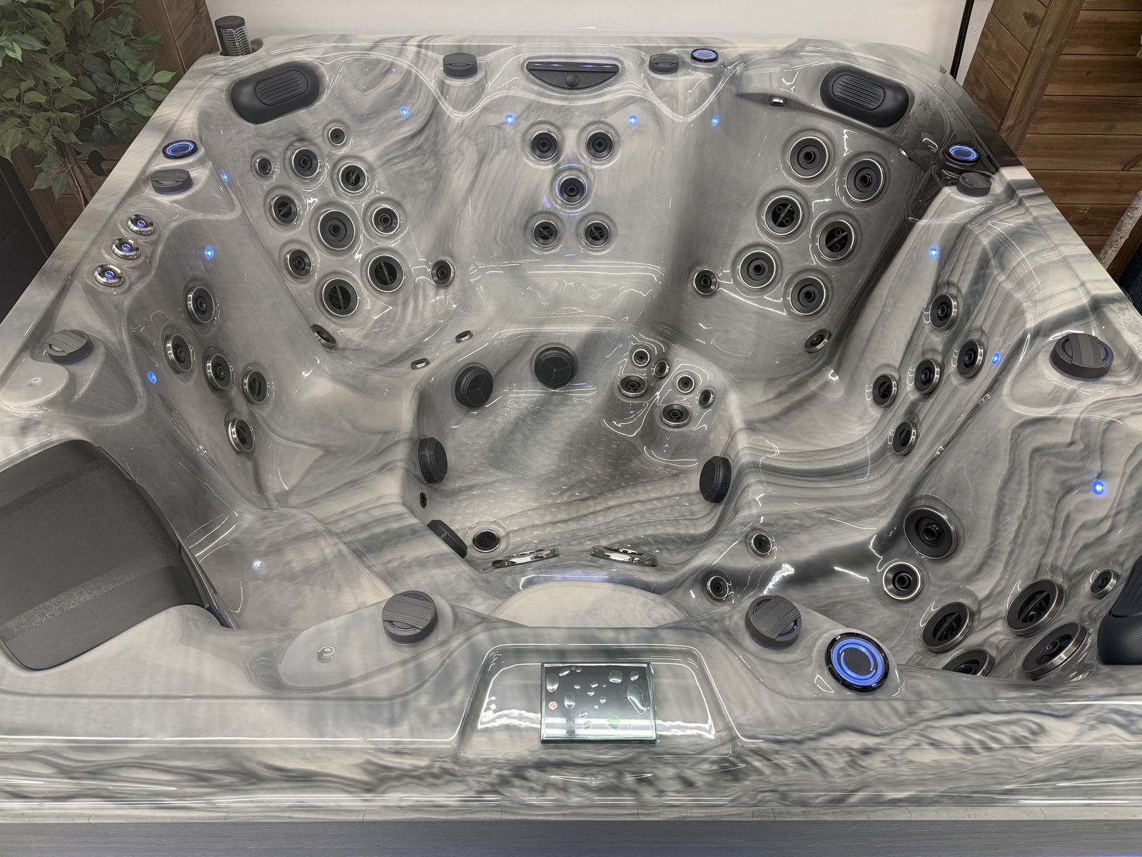 Main image 6