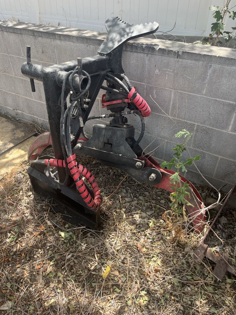 Branch Manager Attachments Hydraulic Log & Brush Grapple